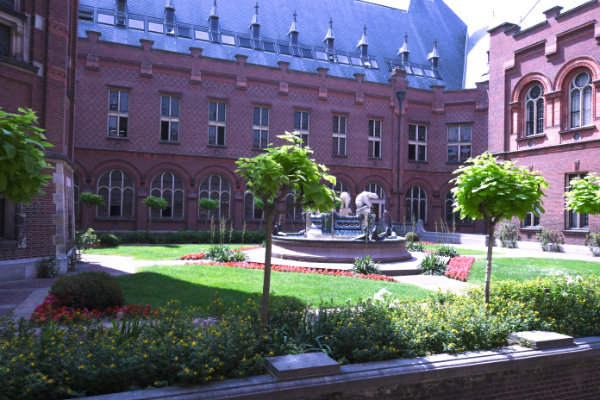 Credit of picture: Karel van Essen, ICJ courtyard garden of the UN, Peace Palace The Hague, Netherlands